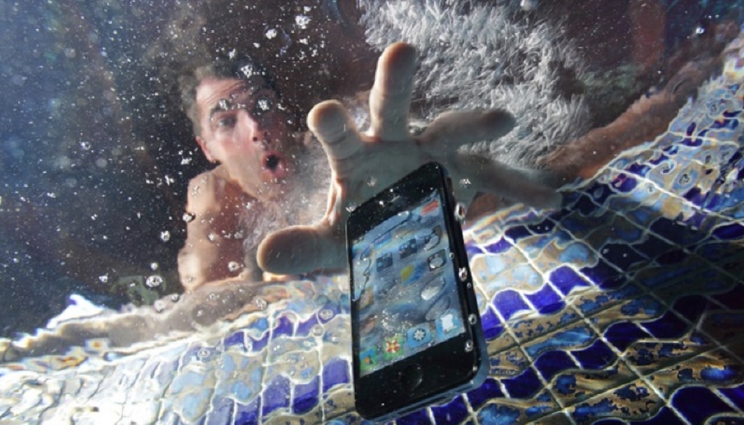 4126phone-in-water.jpg