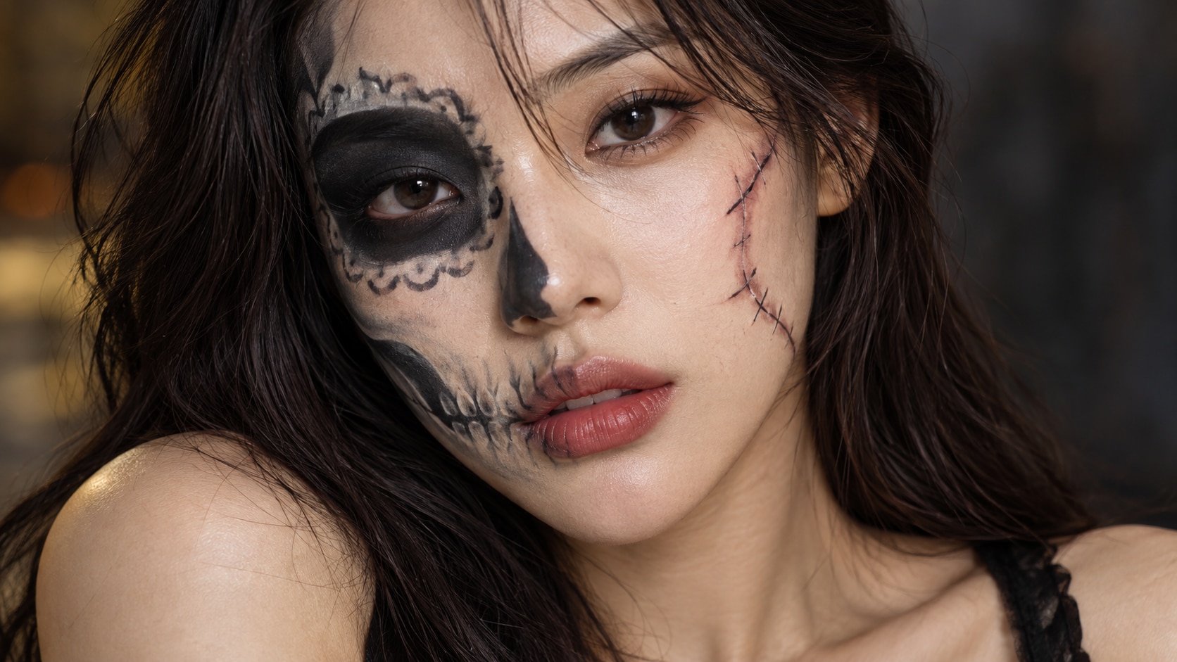 AI 보정 전후 할로윈 분장 클로즈업 비교 이미지